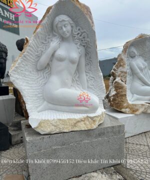 Tượng Cô Gái Bằng Đá