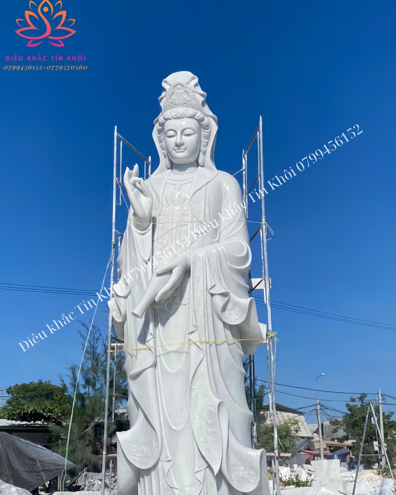 Tượng Quan Thế Âm bồ tát bằng đá