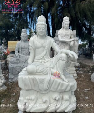 Tượng quan âm tự tại bằng đá
