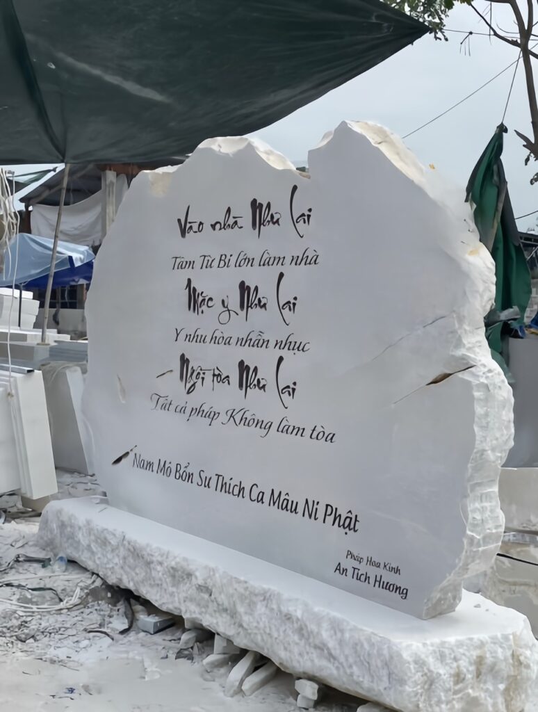 Bảng hiệu bằng đá