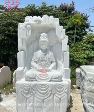Tượng quan âm tự tại bằng đá
