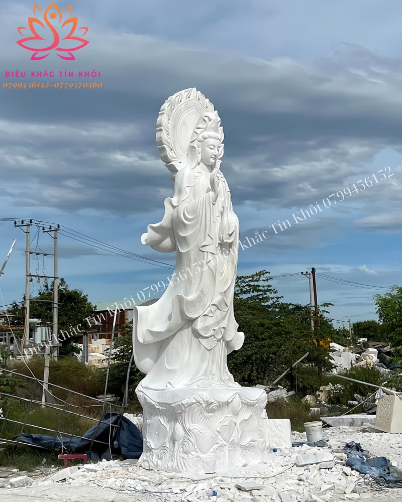 Tượng Quan Thế Âm bồ tát bằng đá
