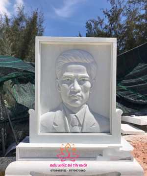 Chân Dung Bằng Đá