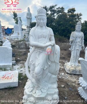 Tượng quan âm tự tại bằng đá