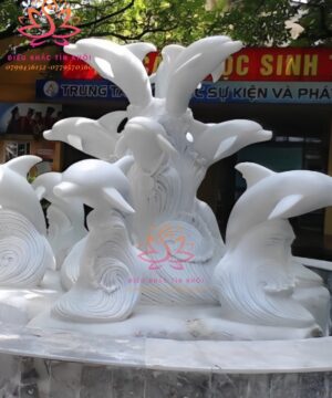 Thi công Tượng cá heo bằng đá cẩm thạch tại cơ sở Tín Khôi