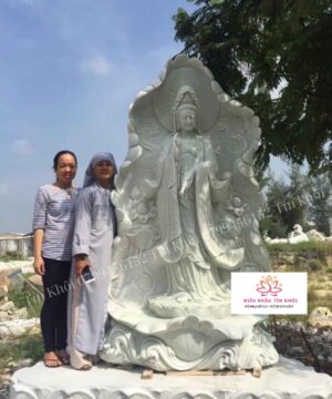 Tượng Quan Âm Tựa Lá Sen