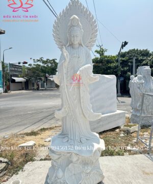 Tượng Quan Thế Âm bồ tát bằng đá