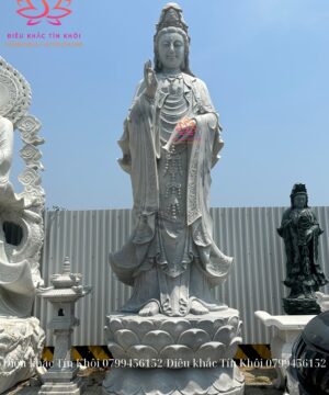 Tượng Quan Thế Âm bồ tát bằng đá