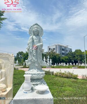 Tượng Quan Thế Âm bồ tát bằng đá