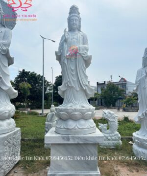 Tượng Quan Thế Âm bồ tát bằng đá