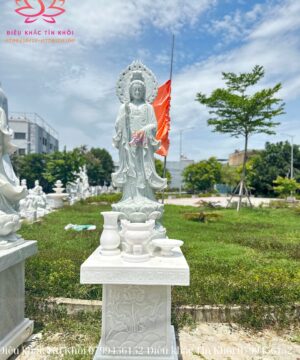 Tượng Quan Thế Âm bồ tát bằng đá