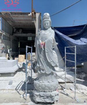 Tượng Quan Thế Âm bồ tát bằng đá