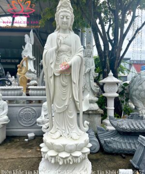 Tượng Quan Âm Bồ Tát Bằng Đá