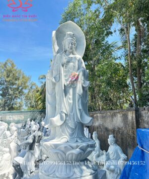 Tượng Quan Thế Âm bồ tát bằng đá