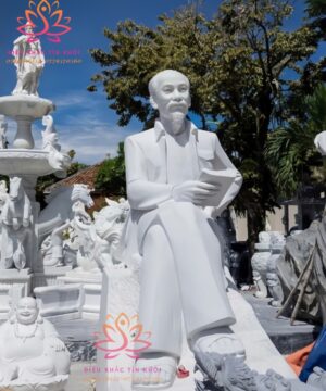 Chân Dung Bằng Đá