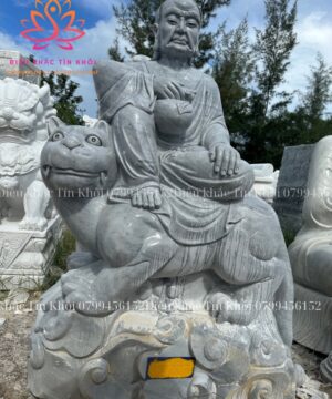 Tượng 18 vị La Hán bằng đá