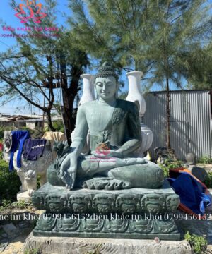 Tượng Phật Thích Ca mâu ni bằng đá