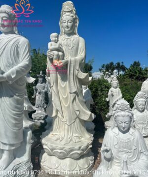 Tượng Quan Thế Âm bồ tát bằng đá