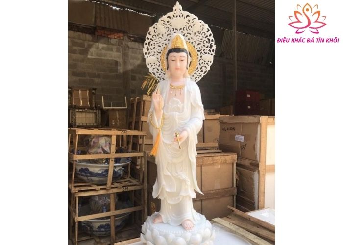 Tượng mẹ Quan Âm đứng Đà Nẵng