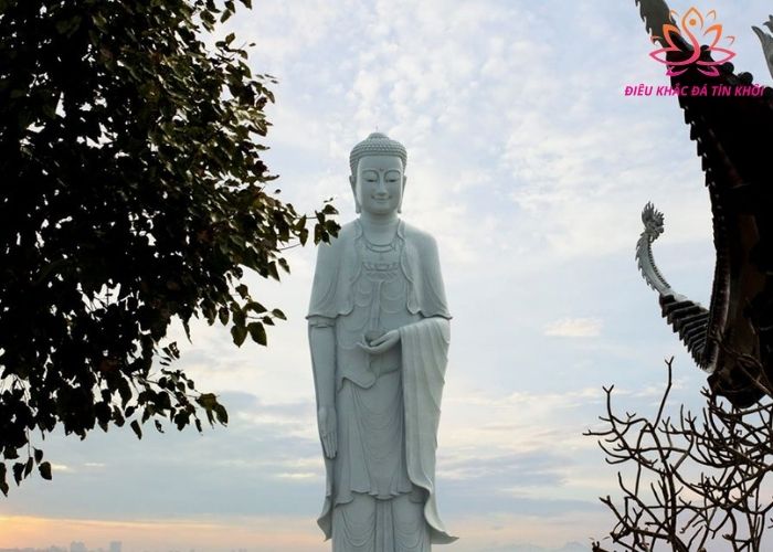 Tượng phật A Di Đà bằng đá Đà Nẵng