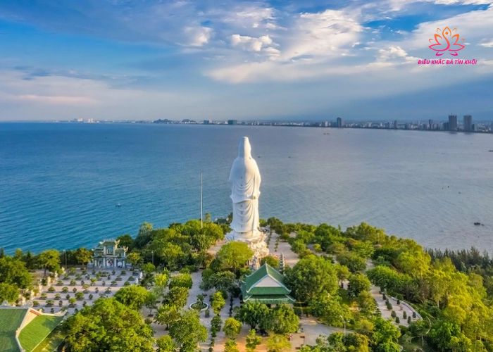 Tượng Quan Thế Âm Bồ Tát, thuộc chùa Linh Ứng, Đà Nẵng