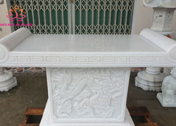 Bàn lễ bằng đá