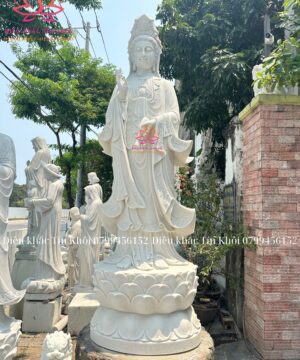 Tượng Quan Thế Âm bồ tát bằng đá