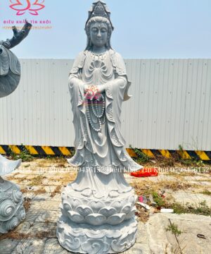 Tượng Quan Thế Âm bồ tát bằng đá