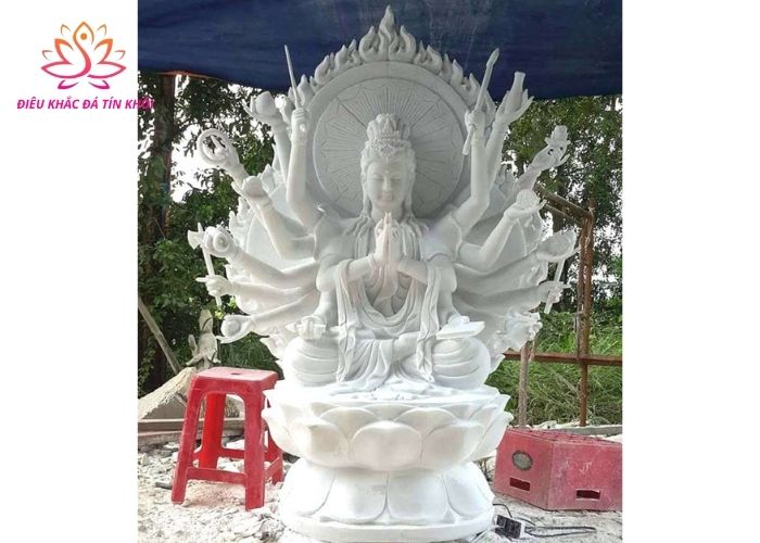 gia-tuong-quan-am-nghin-mat-nghin-tay 