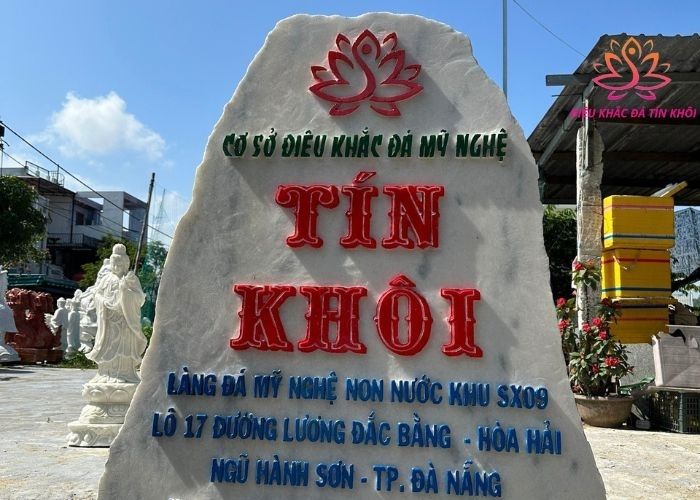 Tượng Phật Thích Ca bằng đá lớn