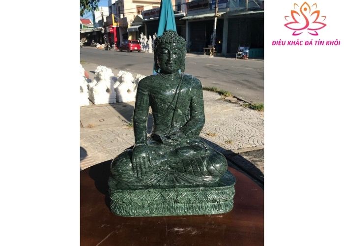 Tượng Phật Thích Ca bằng đá trung bình