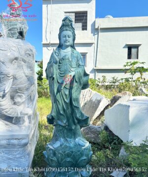 Tượng Quan Thế Âm bồ tát bằng đá